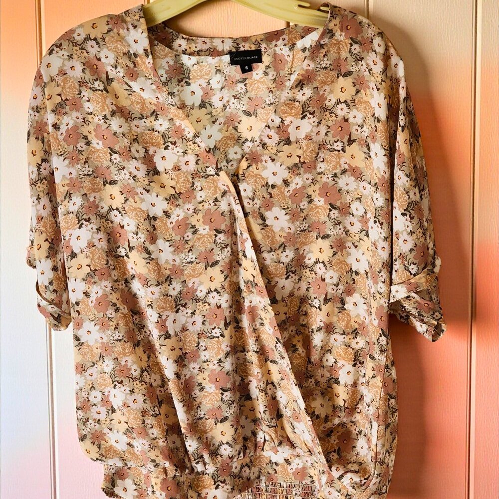 Buckle Black Floral Blouse – Women’s Small Boho Peasant Top – Smocked Waist Flow
